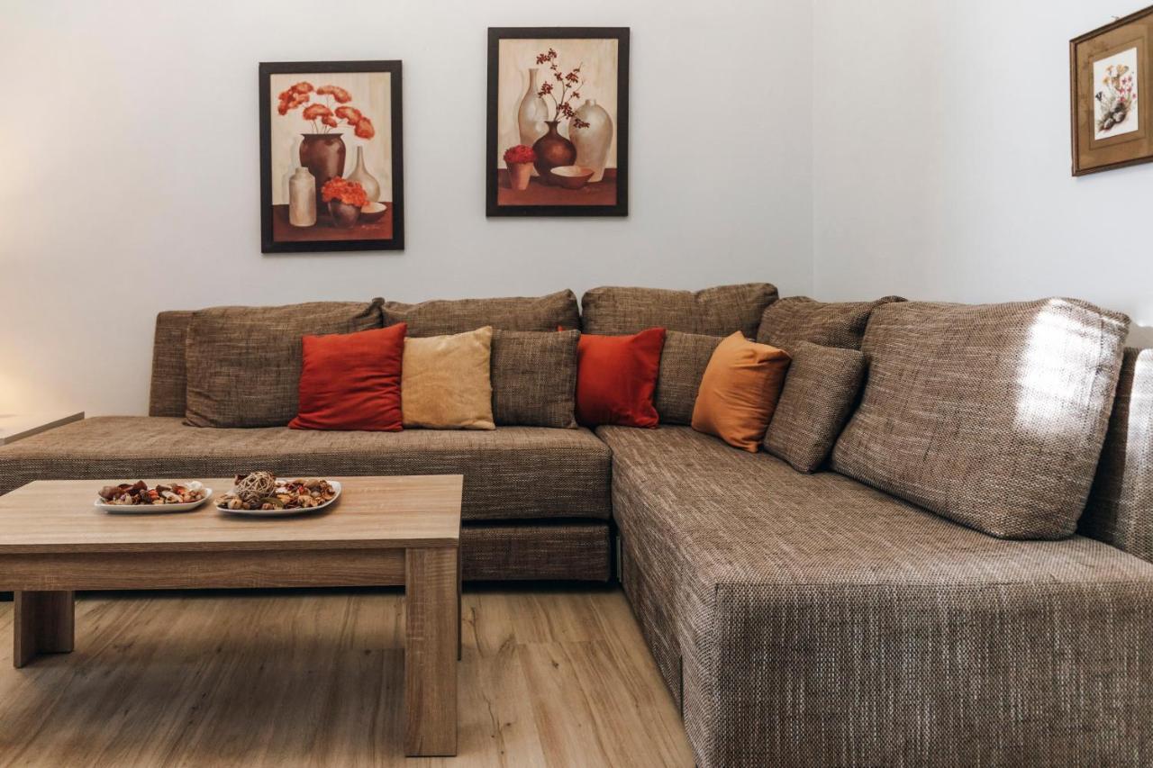 Monastiraki-Psiri, Old Town, 3-Bdr Apt, Sleep 6-10P, Spacious Court Yard Aten Exteriör bild