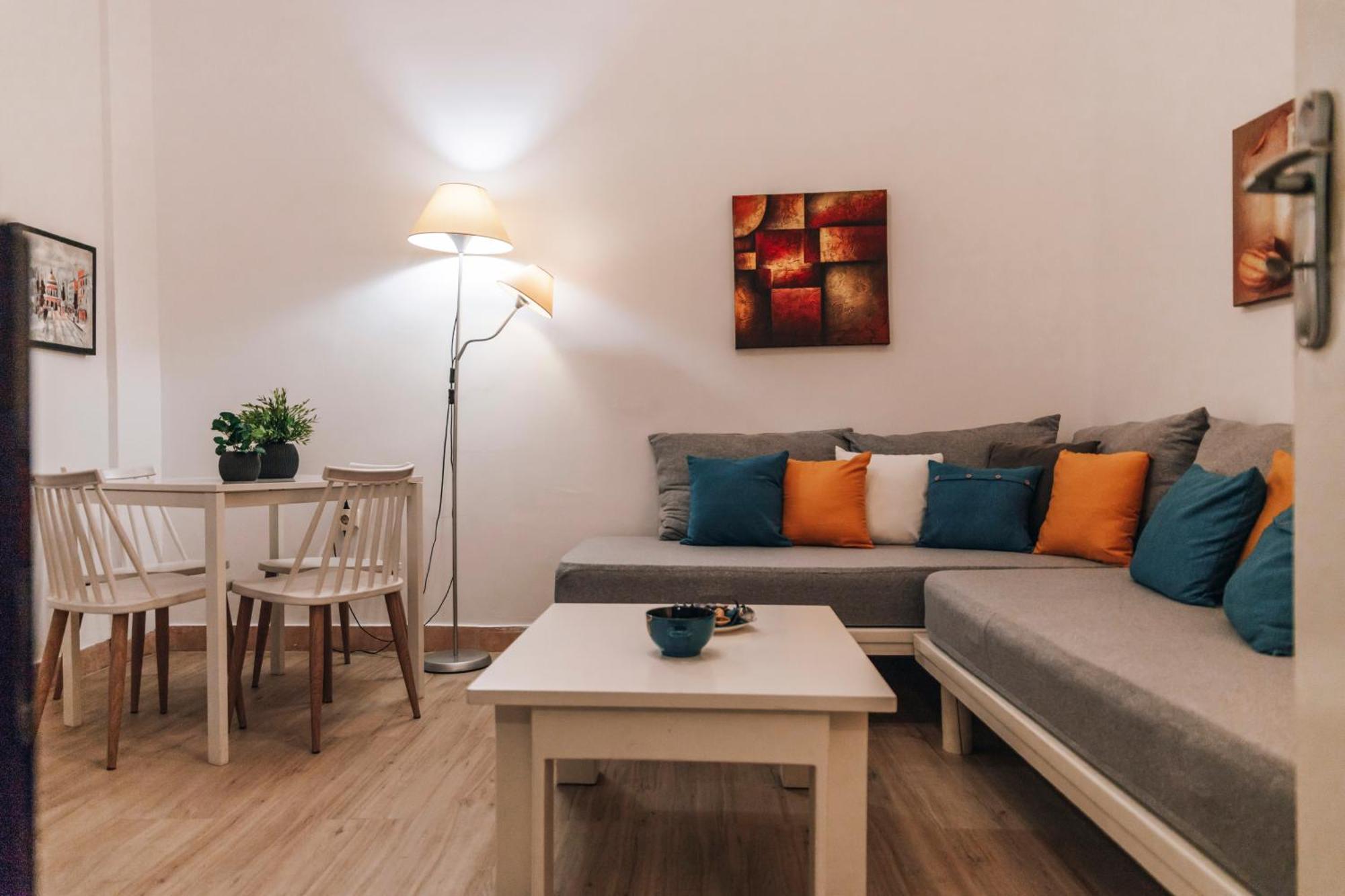 Monastiraki-Psiri, Old Town, 3-Bdr Apt, Sleep 6-10P, Spacious Court Yard Aten Exteriör bild