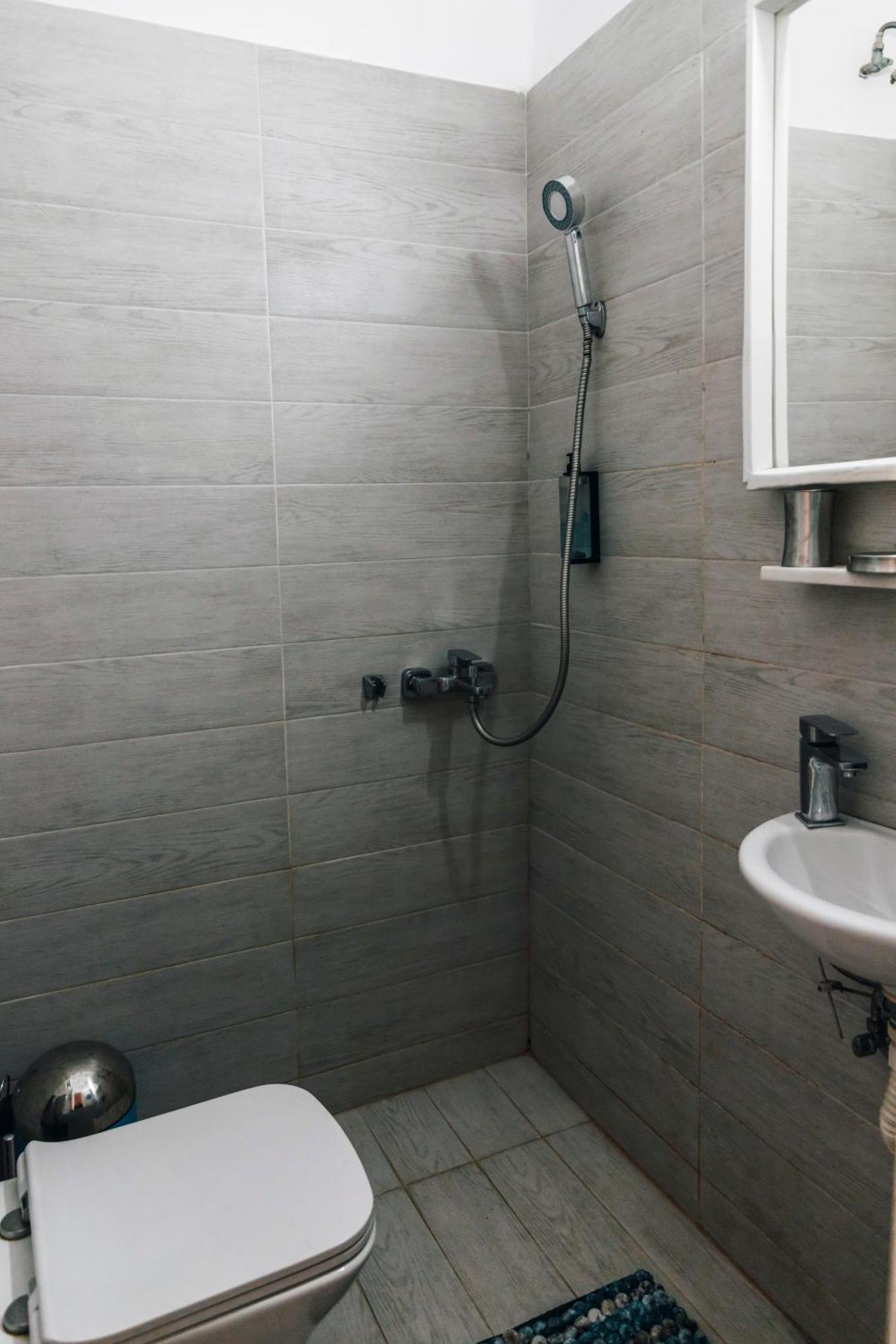 Monastiraki-Psiri, Old Town, 3-Bdr Apt, Sleep 6-10P, Spacious Court Yard Aten Exteriör bild