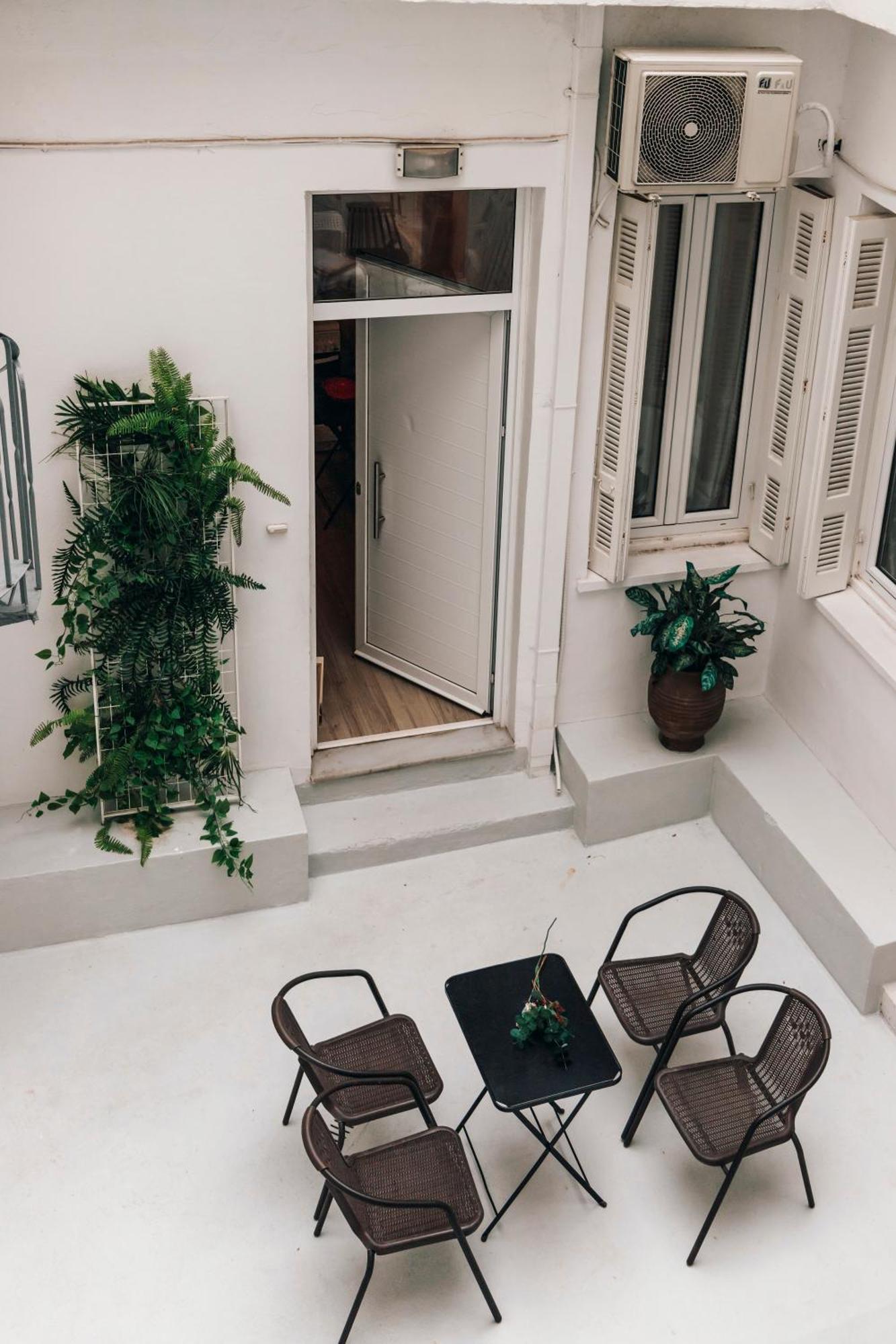 Monastiraki-Psiri, Old Town, 3-Bdr Apt, Sleep 6-10P, Spacious Court Yard Aten Exteriör bild