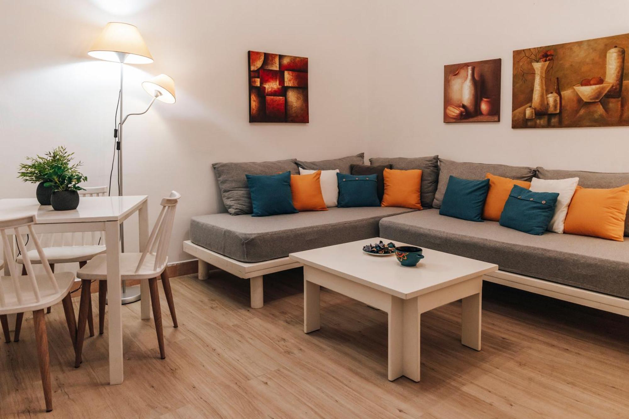 Monastiraki-Psiri, Old Town, 3-Bdr Apt, Sleep 6-10P, Spacious Court Yard Aten Exteriör bild